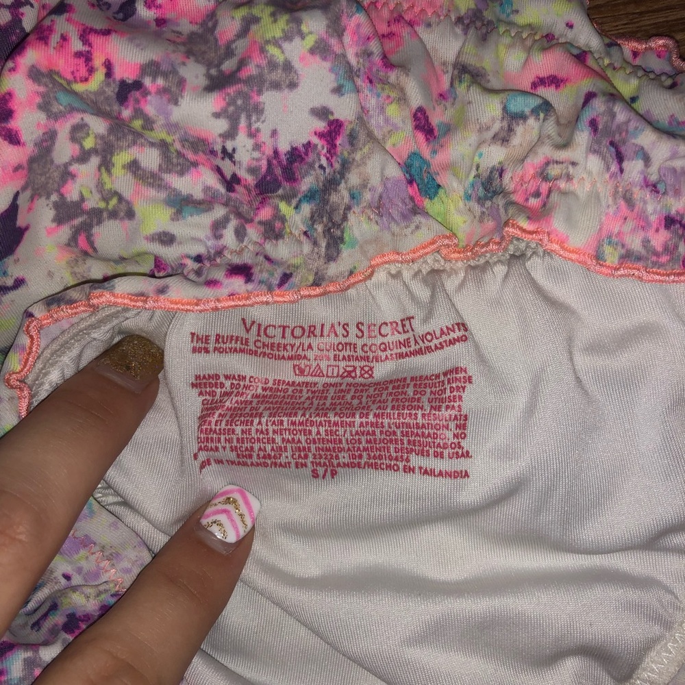 Bikini - Picture 3 of 4